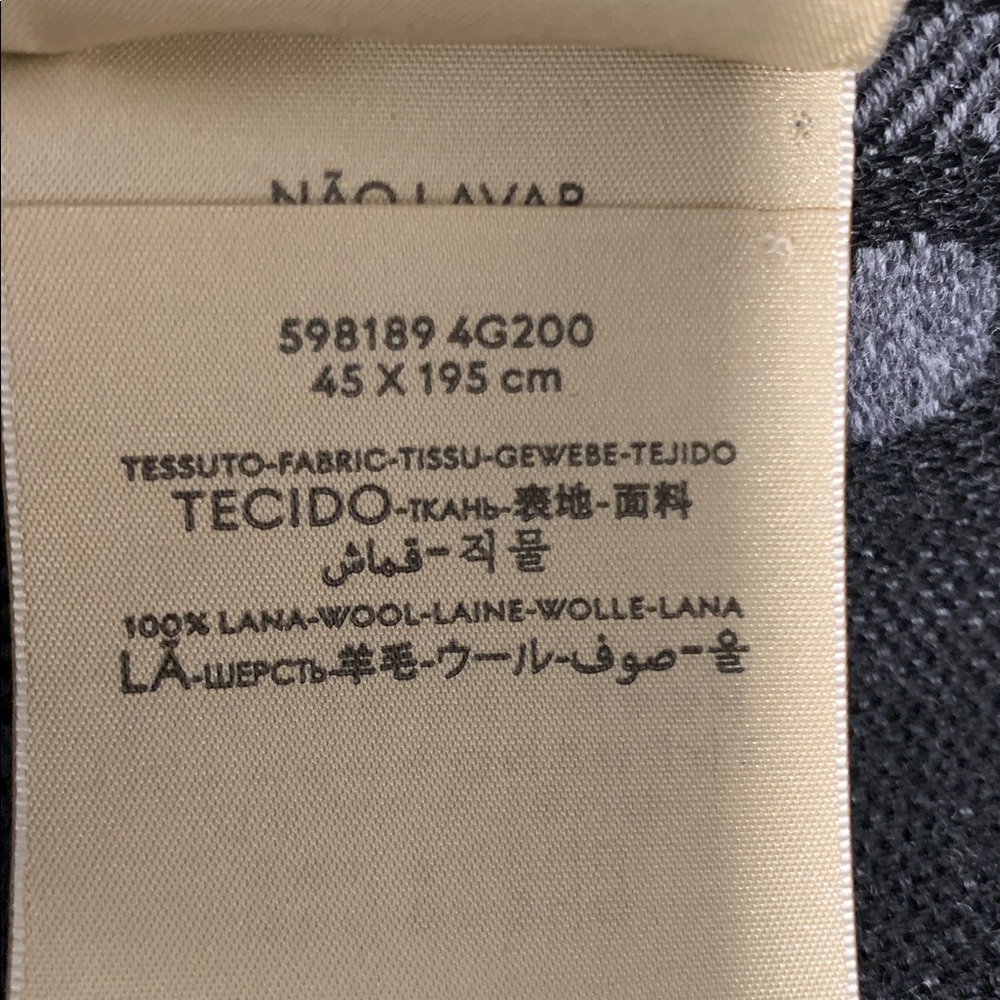 🔥🔥🔥 AUTHENTIC GUCCI - GG Black/Grey Wool Scarf - Picture 9 of 11